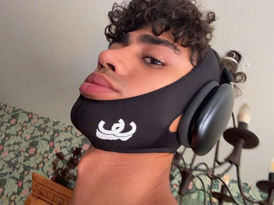 Client portant la bande FaceForm